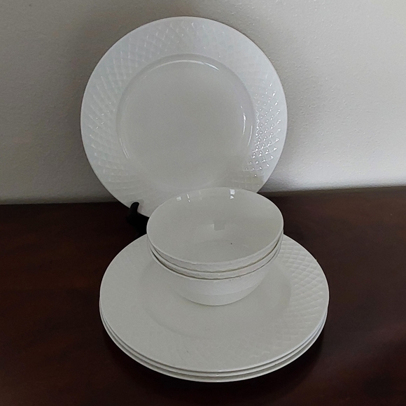 Mikasa Other - Mikasa Trellis White Textured Ceramic Dinnerware Set